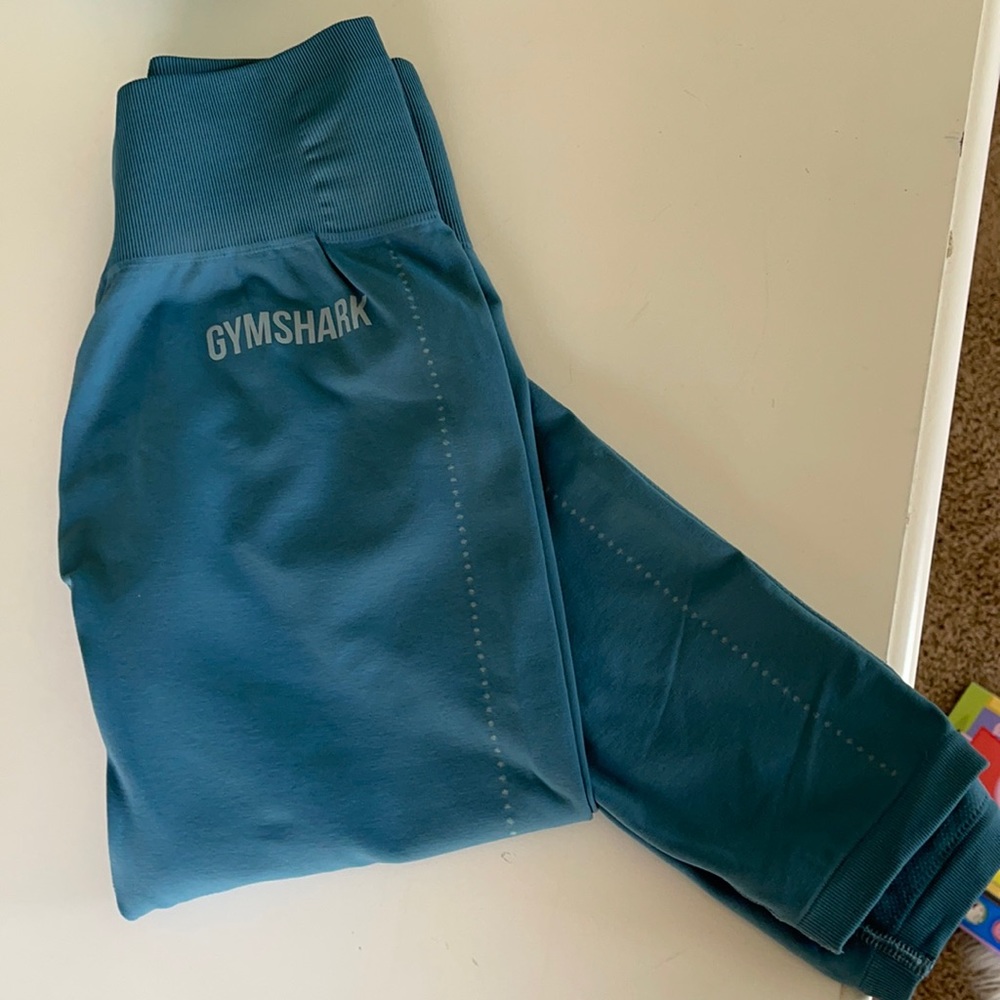 Gym shark leggings